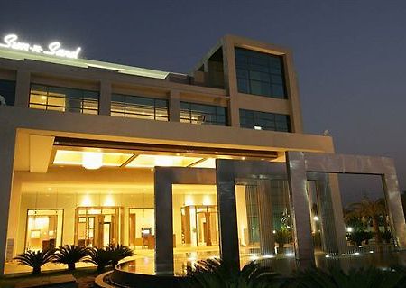Le Meridien Nagpur Exterior photo